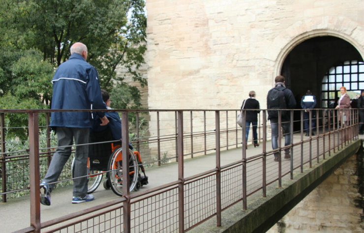 Le Pont Saint Bénezet est accessible aux personnes à mobilité réduite - Crédit photo : Philippe Bar / Avignon Tourisme
